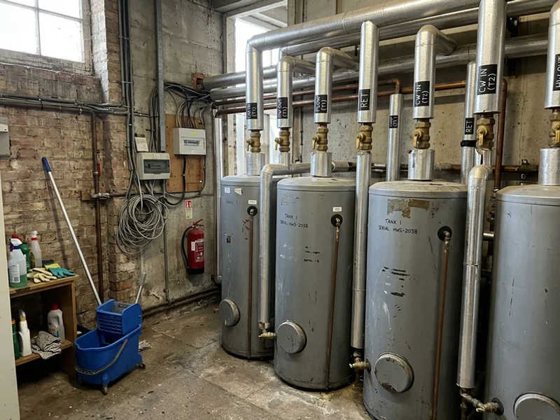 Large commercial storage cylinders with insulated flow and return lines